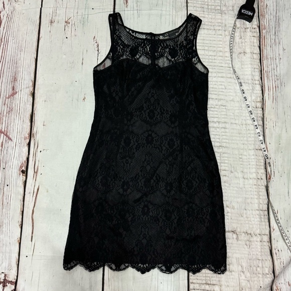 ARMANI EXCHANGE black lace with sateen underlay sheath dress in size 6 EUC - Picture 7 of 16
